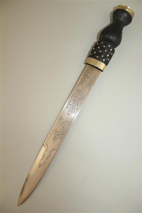 A 20th century Scottish dirk, overall 17.75in.